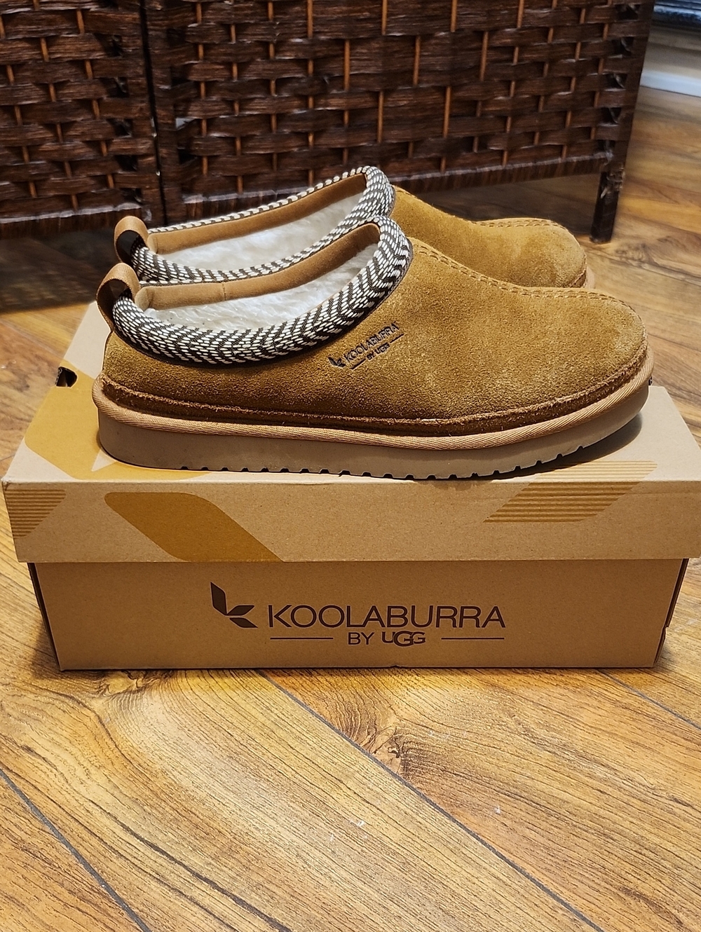 Koolaburra Womens Chestnut Suede Slip-On Shearling Loafers